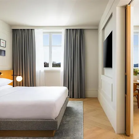 Hyatt Regency Hotel 5*